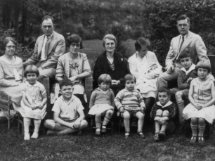 启尔德家族1932年在华西的合影